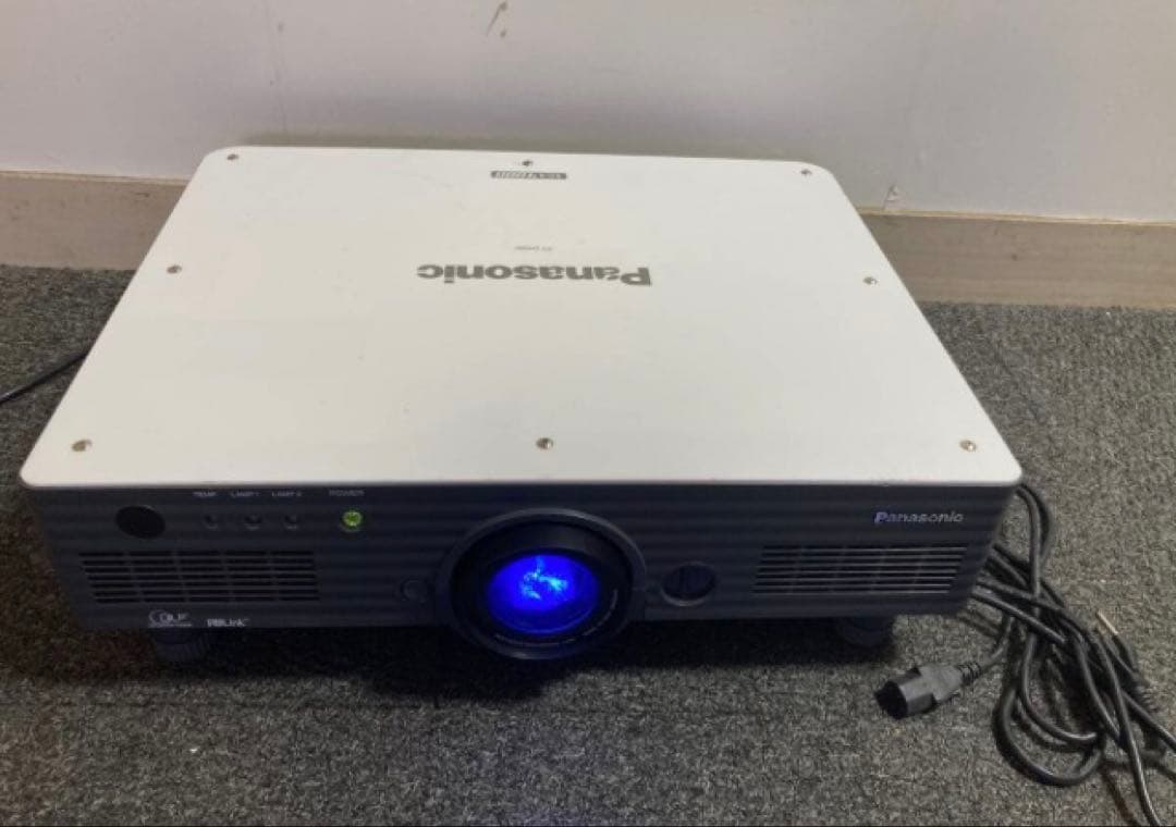 Panasonic PT-D4000 4000ルーメン　✳︎ランプ各使用1766h