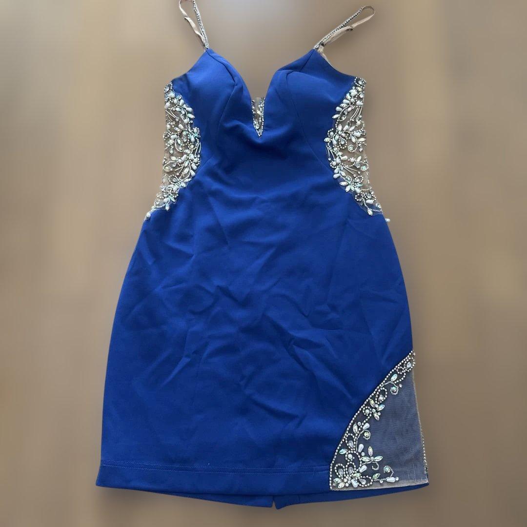ぴぴ⭐️青いビーズ装飾タイトドレス