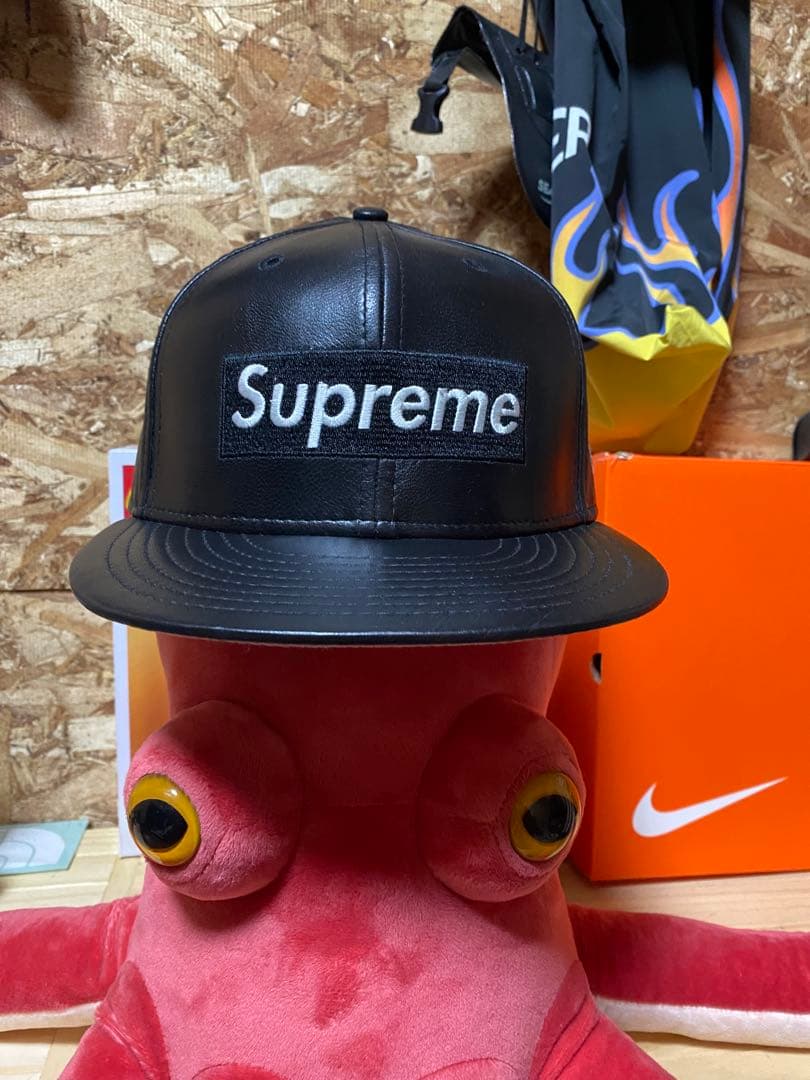 supreme ニューエラ　レザーキャップ