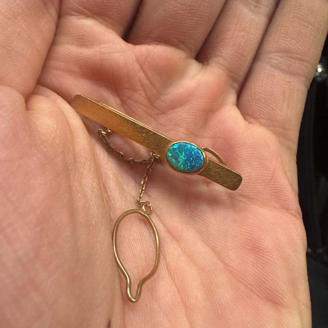 t*o様 ゴールドトーン ネクタイピン オパール付き